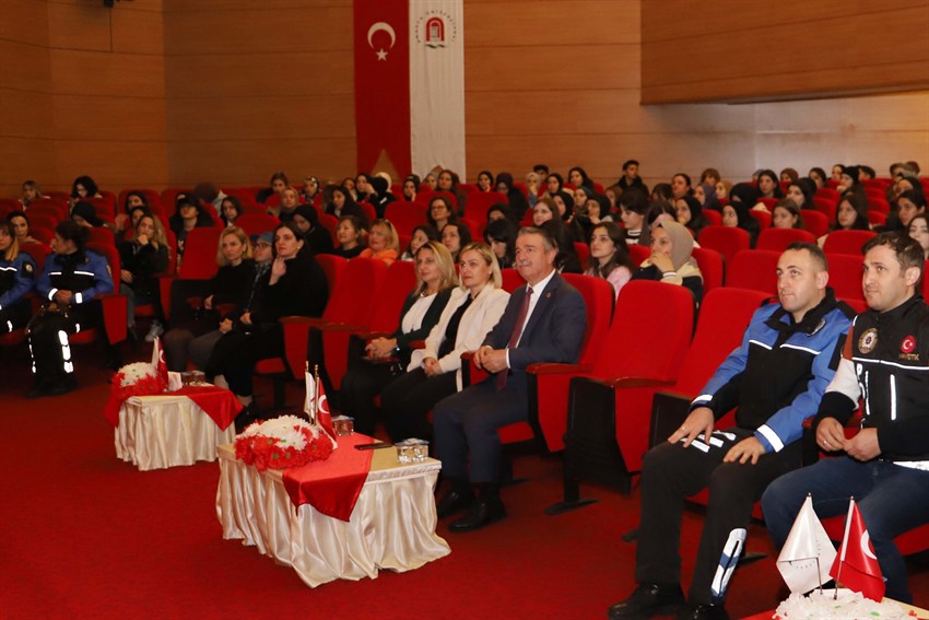 Amasya Üniversitesi Tarafından Şiddete Hayır Konulu Panel Düzenlendi