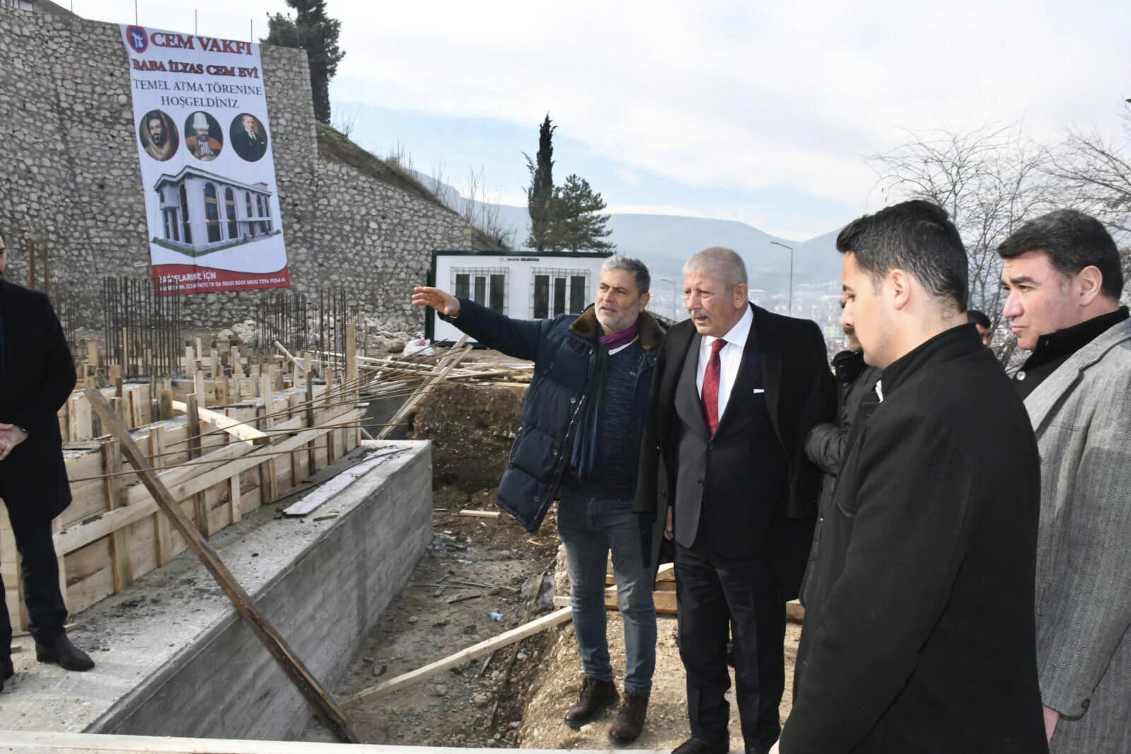 Başkan SARI, İnşaatı Devam Eden Baba İlyas Cemevi’nde İncelemelerde Bulundu