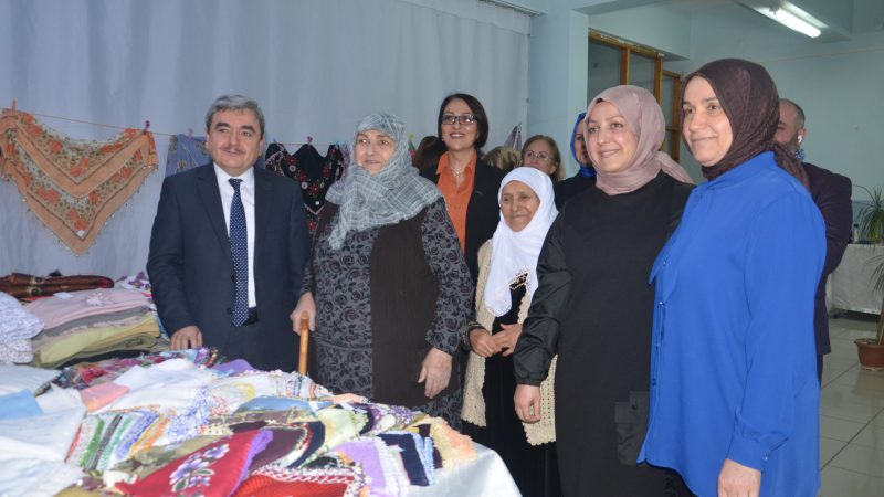 Babaannelerin ve Anneannelerin,El Emeği Göz Nuru Emekleri ile Kermes Düzenlendi