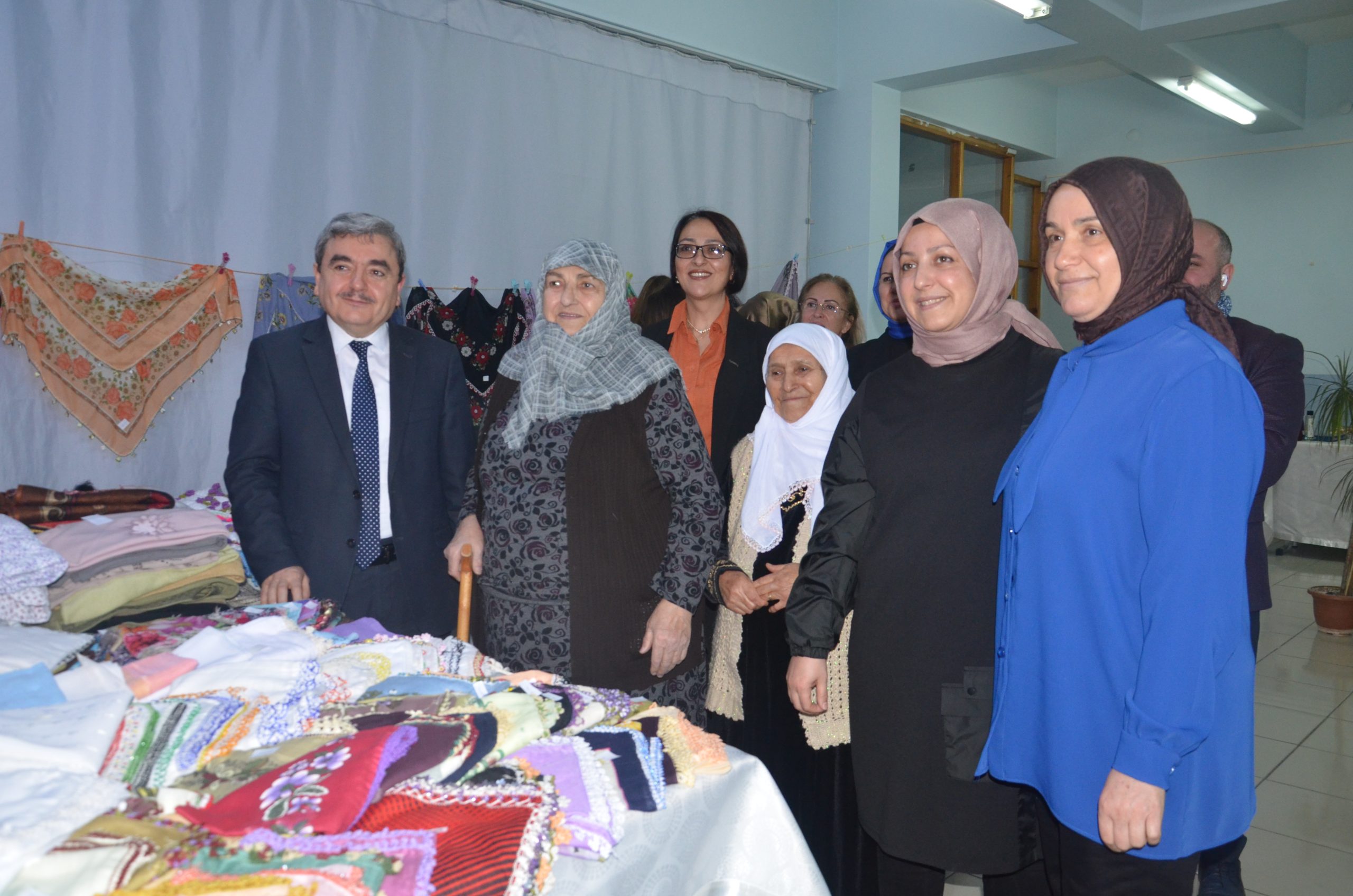 Babaannelerin ve Anneannelerin,El Emeği Göz Nuru Emekleri ile Kermes Düzenlendi