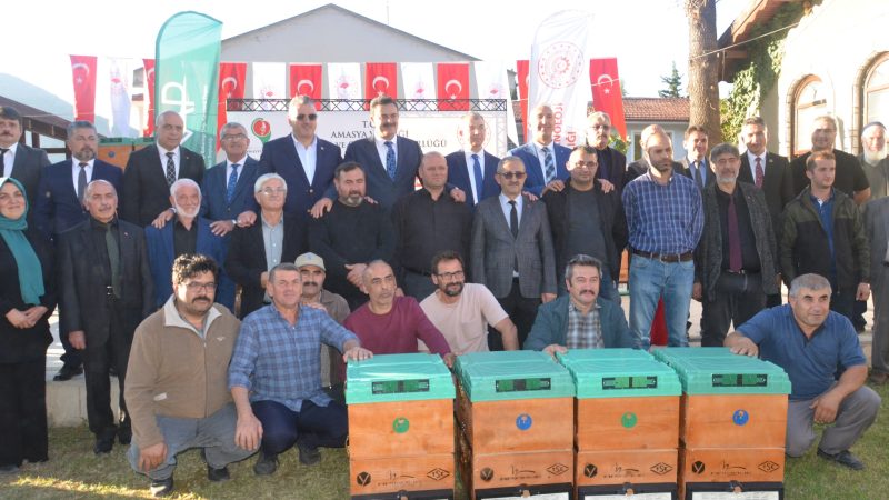 Cumhuriyetin 100. Yılına İthafen 2023 Adet Arı Kovanı Dağıtımı Gerçekleştirildi