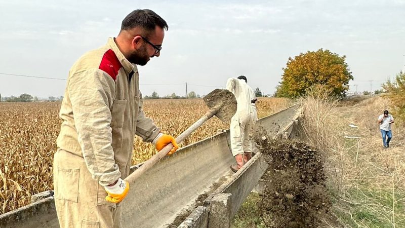 Tarımsal Sulama Kanallarının Temizleniyor