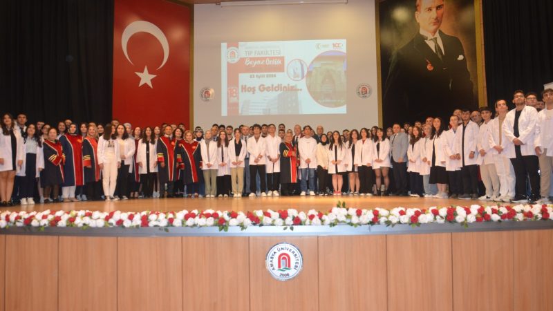 Amasya Üniversitesi’nin hekim adayları beyaz önlüklerini giydi