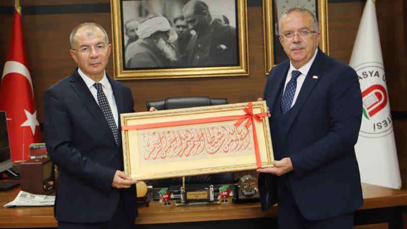 Amasya Valisi Yılmaz Doruk Veda Ziyaretinde Bulundu